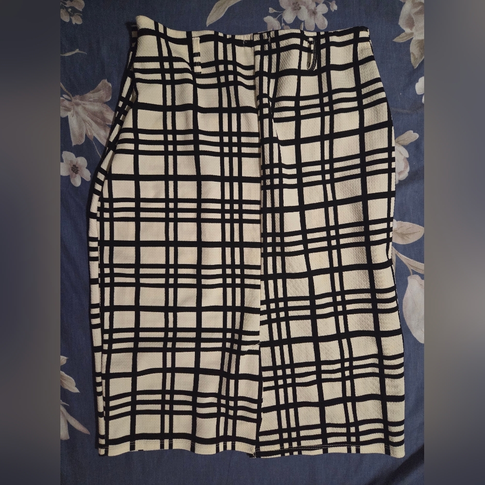 Wet Seal Black and White Plaid Pencil Skirt
